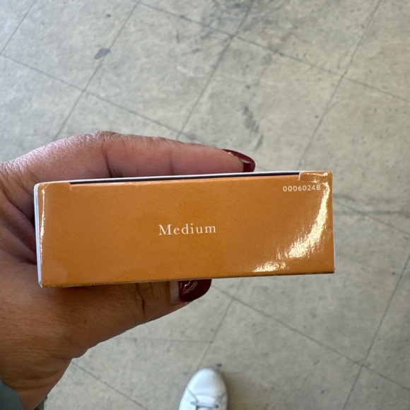 Laura Geller Baked Balance-N-Brighten Foundation Medium Shade - Picture 6 of 7